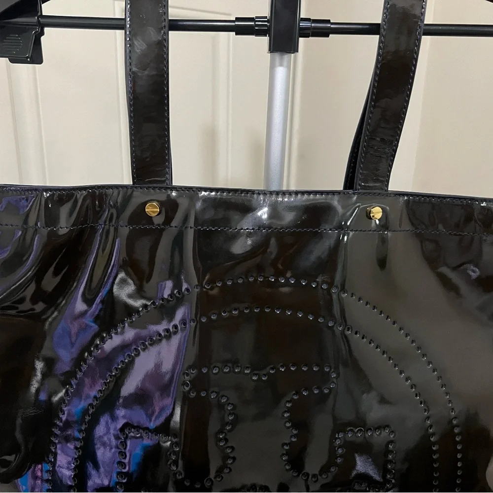 TORY BURCH Style No. 11075807 Patent Leather Tote Black/Navy Lining